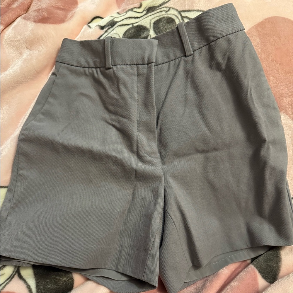Babaton short 95% wool